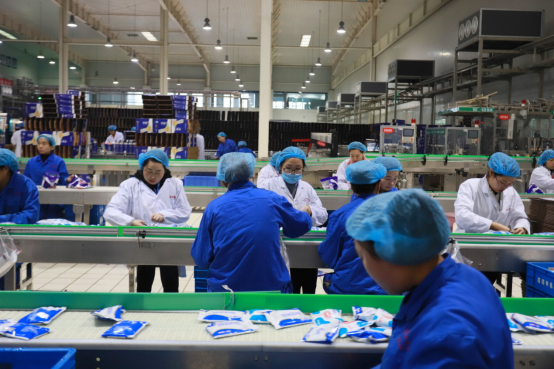 黨員帶頭赴一線 助力春節(jié)保生產(chǎn)—花花牛別樣“生產(chǎn)突擊隊(duì)”助力車(chē)間生產(chǎn) 黨員帶頭赴一線 助力春節(jié)保生產(chǎn)—花花牛別樣“生產(chǎn)突擊隊(duì)”助力車(chē)間生產(chǎn)