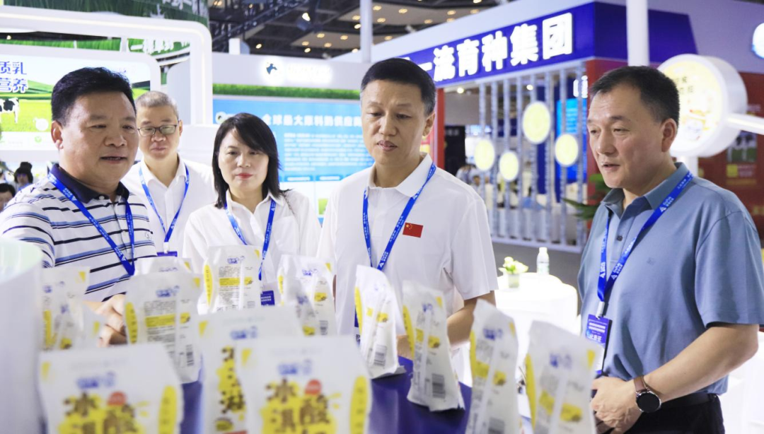 啟航新征程 點亮新賽道丨花花牛乳業(yè)集團參加第十四屆中國奶業(yè)大會暨D20峰會，榮獲“中國乳制品生產企業(yè)現(xiàn)代化等級5A級”評定殊榮