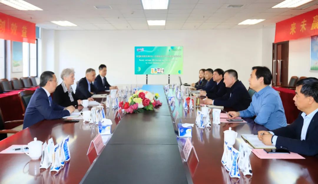 深化合作交流 互信共贏發(fā)展丨瑞典愛(ài)克林公司首席執(zhí)行官 Ms.Marie Samuelsson 一行蒞臨花花牛乳業(yè)集團(tuán)參觀座談