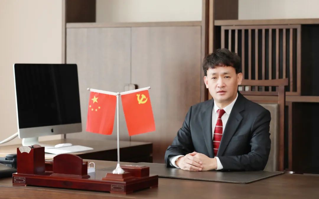 雙雙獲獎 喜事連連｜ 花花牛乳業(yè)集團榮獲“河南省知名品牌”獎，董事長關(guān)曉彥榮膺“2022年度品牌人物”