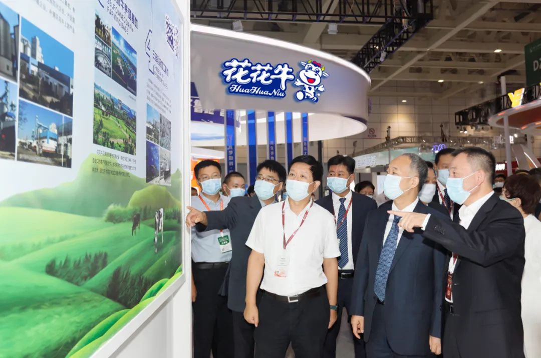 第十三屆奶業(yè)大會(huì)暨D20峰會(huì)在泉城濟(jì)南召開(kāi) | 花花牛乳業(yè)榮膺“優(yōu)秀乳品加工企業(yè)”