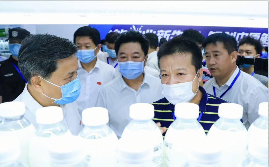 花花牛 | 第34屆中原畜牧業(yè)交易博覽會(huì)開(kāi)幕河南省人民政府副省長(zhǎng)武國(guó)定蒞臨花花牛展臺(tái)參觀 花花牛 | 第34屆中原畜牧業(yè)交易博覽會(huì)開(kāi)幕河南省人民政府副省長(zhǎng)武國(guó)定蒞臨花花牛展臺(tái)參觀