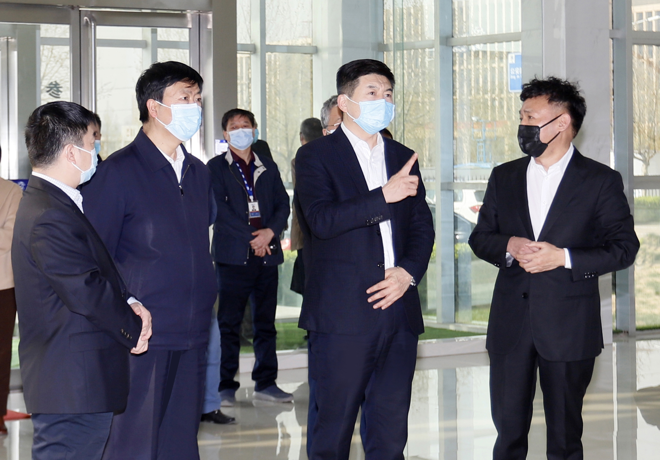 河南省委常委、副省長費東斌蒞臨 花花牛乳業(yè)集團(tuán)調(diào)研