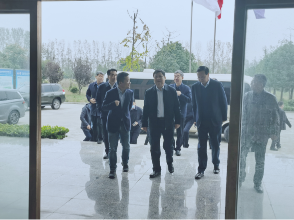 駐馬店市委書(shū)記鮑常勇一行蒞臨花花牛平輿瑞亞和新蔡瑞亞調(diào)研