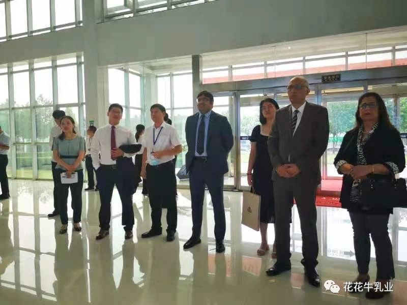 巴基斯坦駐華大使莫因·哈克 蒞臨花花牛乳業(yè)集團(tuán)參觀訪問(wèn) 巴基斯坦駐華大使莫因·哈克 蒞臨花花牛乳業(yè)集團(tuán)參觀訪問(wèn)