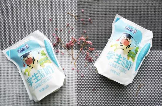花花牛首款愛克林低溫學(xué)生飲用酸牛奶上市啦！??！