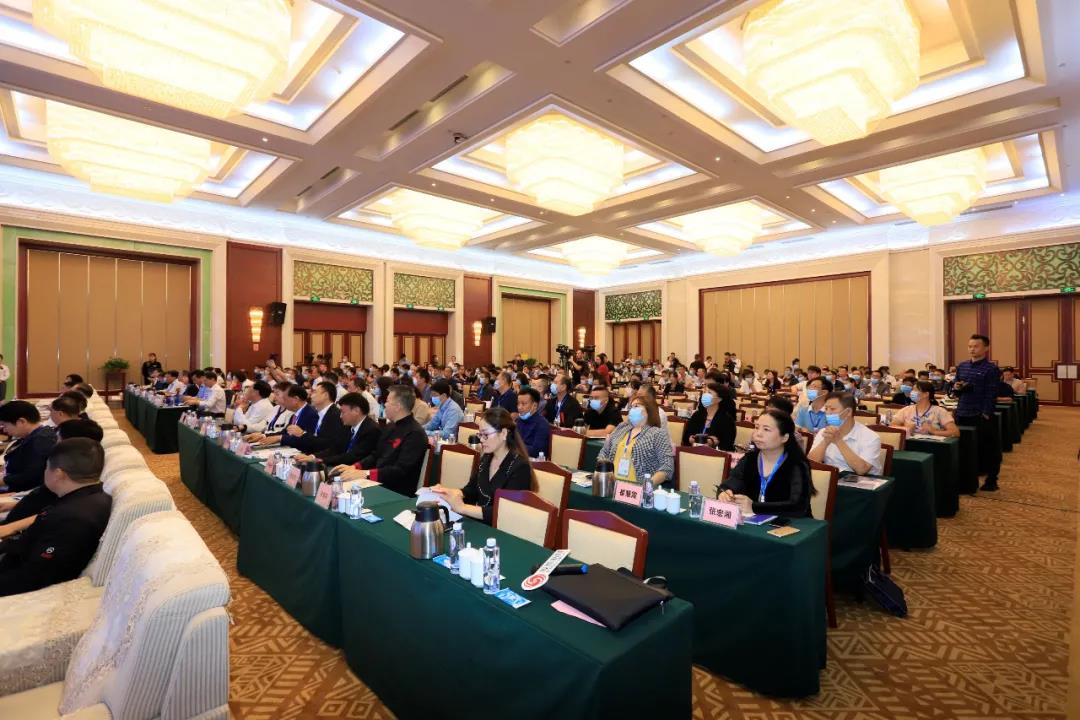 花花牛 | “2020河南食品安全與發(fā)展論壇——新常態(tài)下的高質量發(fā)展”成功舉辦 花花牛 | “2020河南食品安全與發(fā)展論壇——新常態(tài)下的高質量發(fā)展”成功舉辦