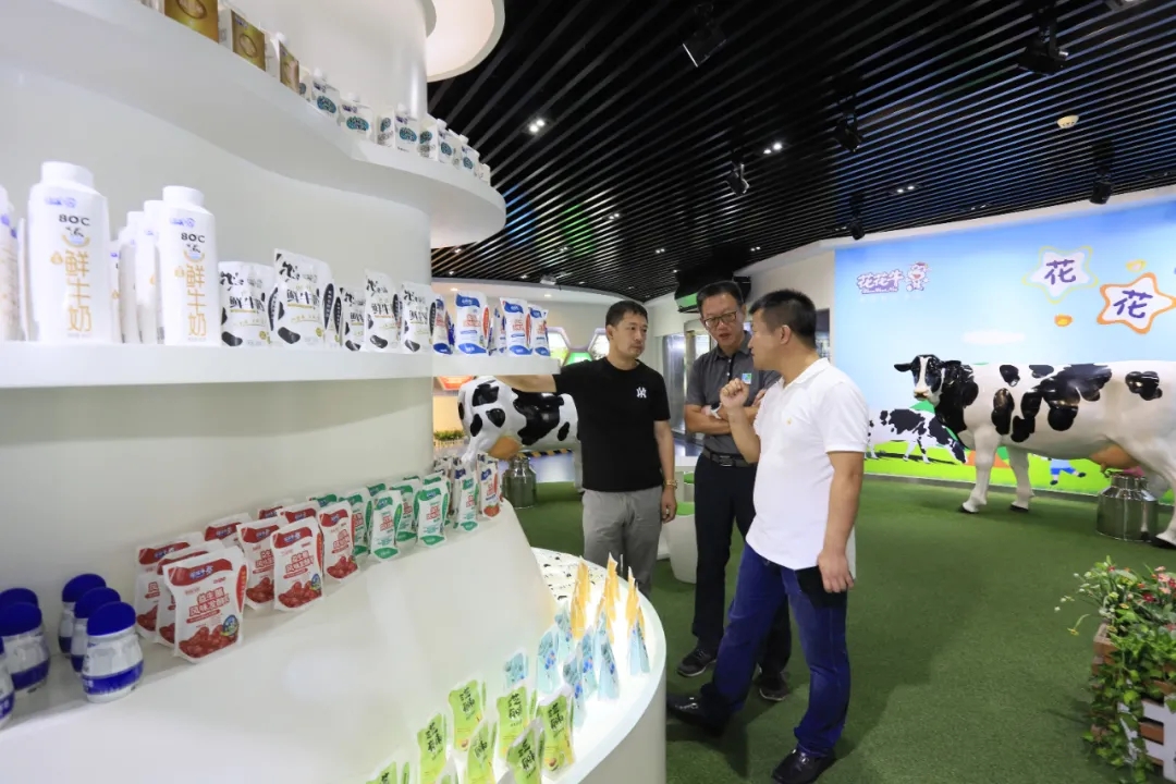 快訊 | 長江商學院智能制造學會走進花花牛乳業(yè)集團 快訊 | 長江商學院智能制造學會走進花花牛乳業(yè)集團