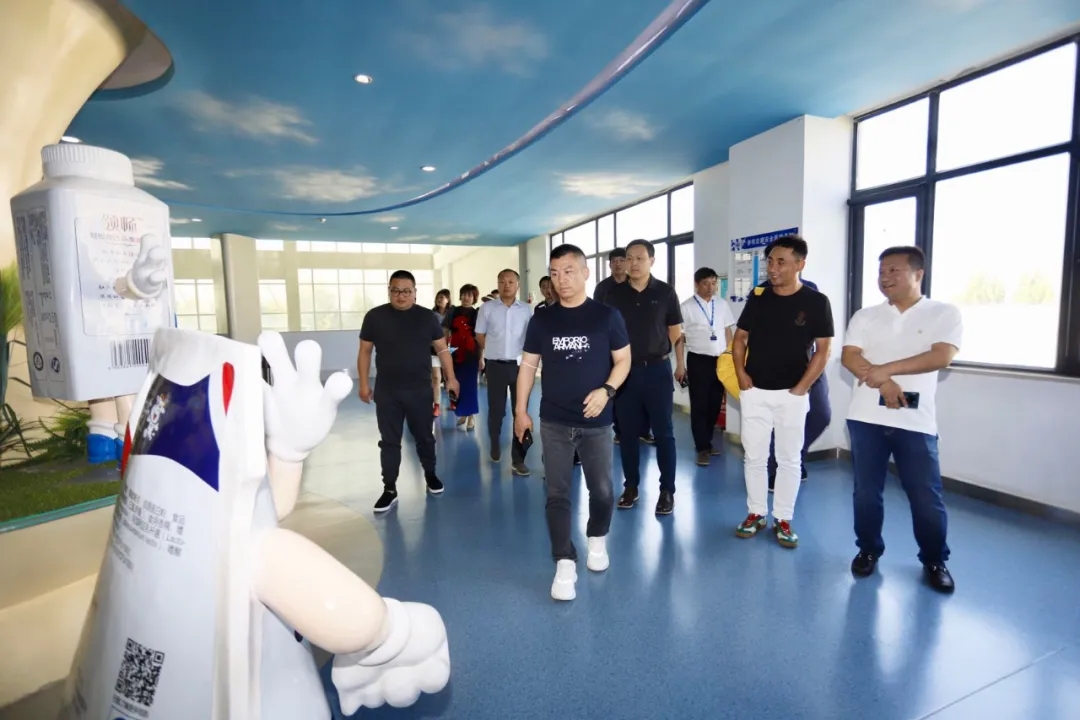 快訊 | 長江商學院智能制造學會走進花花牛乳業(yè)集團 快訊 | 長江商學院智能制造學會走進花花牛乳業(yè)集團