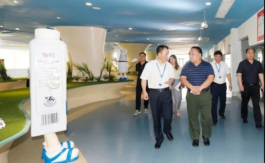 快訊 | 河南省人民政府食品安全委員會辦公室第三批食品安全示范區(qū)驗收組領(lǐng)導蒞臨花花牛乳業(yè)集團驗收食品安全示范區(qū)建設情況