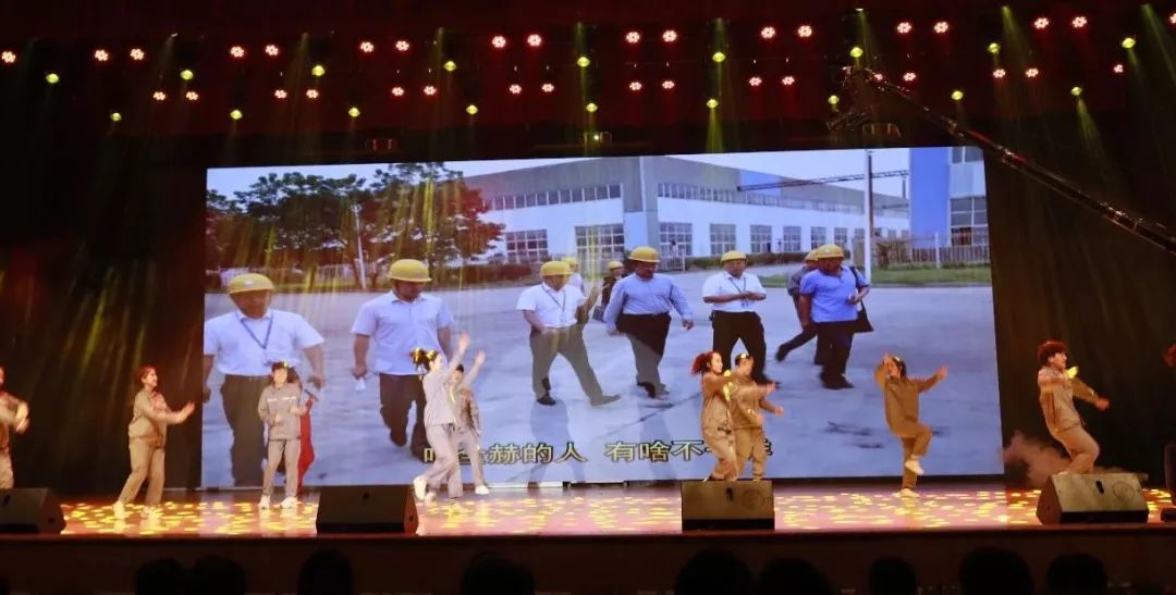 “贏在2019”，花花牛乳業(yè)集團(tuán)2019年新春晚會(huì)盛大開幕