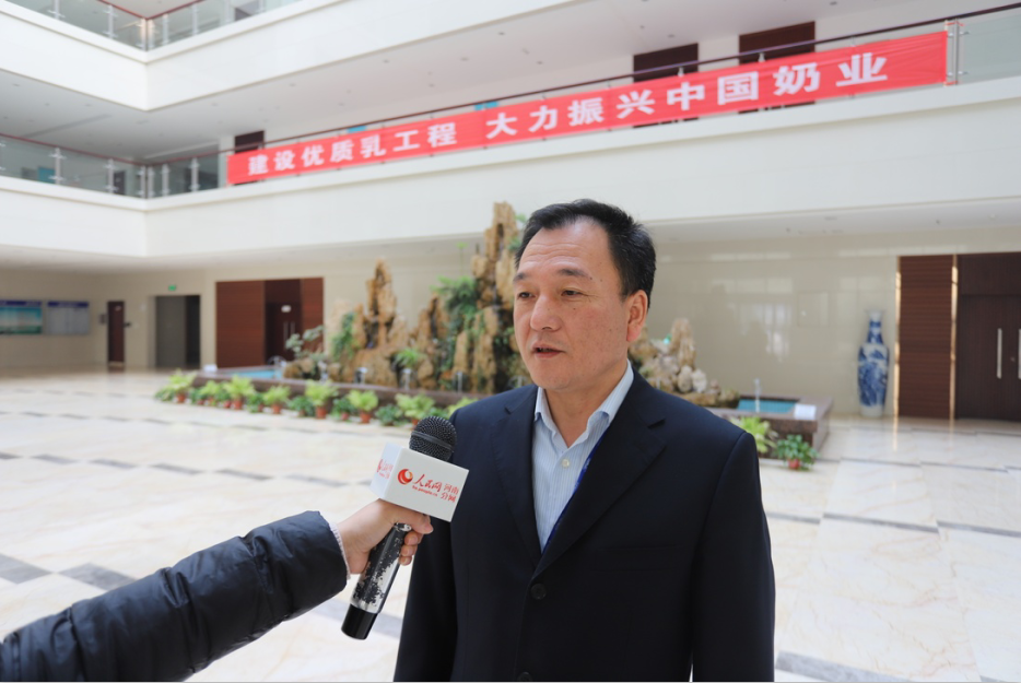 振興中國奶業(yè)，花花牛在行動