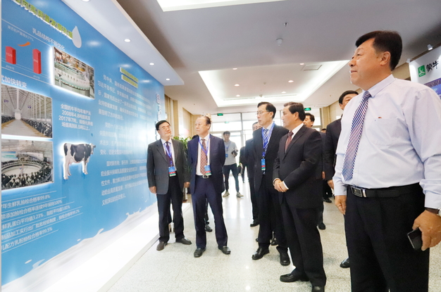 花花牛亮相中國(guó)奶業(yè)20強(qiáng)呼倫貝爾峰會(huì)，共話中國(guó)奶業(yè)振興！