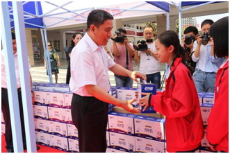“健康中原，牛奶伴您行——花花牛乳業(yè)集團(tuán)2018中國(guó)小康牛奶行動(dòng)” 公益助學(xué)啟動(dòng)儀式隆重舉行