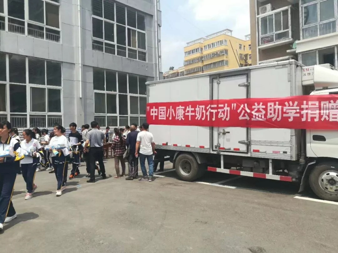 花花牛|捐助教育100萬元！做公益，我們是認(rèn)真的！