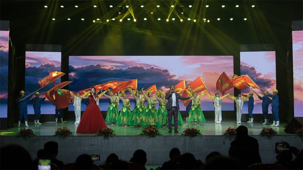 “不忘初心、聚力前行” 花花牛集團(tuán)2018迎新春聯(lián)歡會隆重舉行