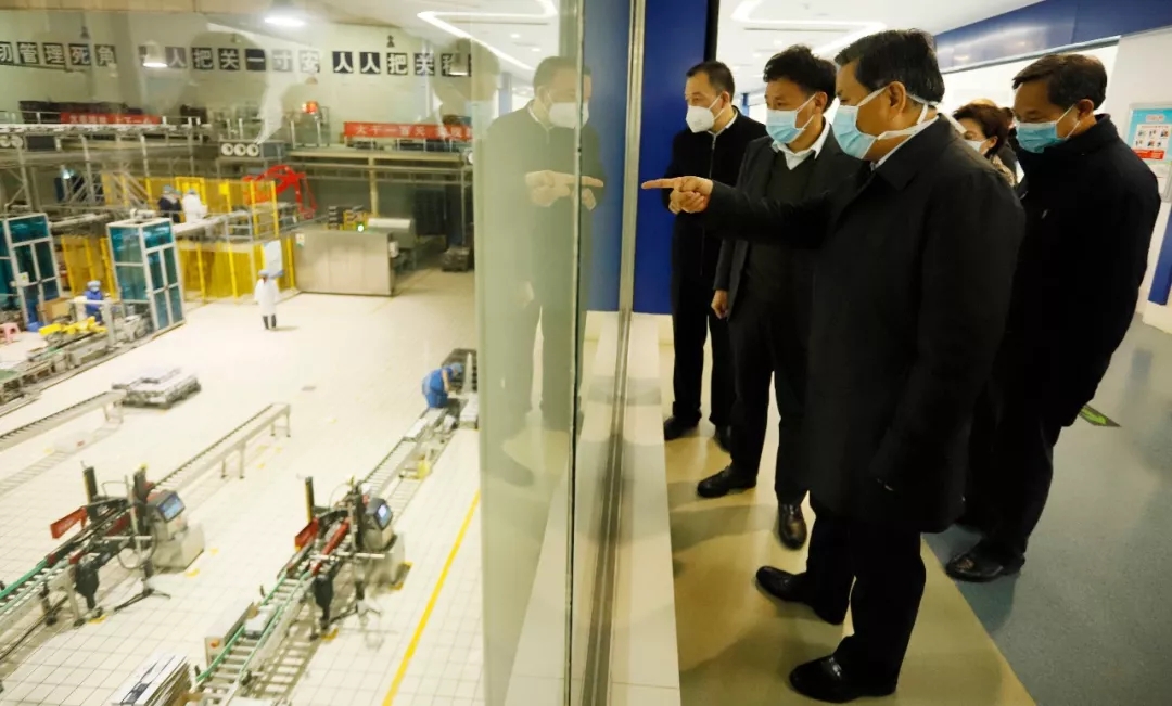 快訊丨河南省副省長武國定蒞臨花花牛乳業(yè)集團調(diào)研重點保障企業(yè)復工復產(chǎn)情況 快訊丨河南省副省長武國定蒞臨花花牛乳業(yè)集團調(diào)研重點保障企業(yè)復工復產(chǎn)情況