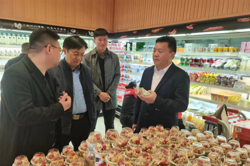 走訪調(diào)研拓市場(chǎng) 凝心聚力謀發(fā)展--花花牛乳業(yè)集團(tuán)黨委書記、董事長(zhǎng)唐洪峰一行走訪銷售終端