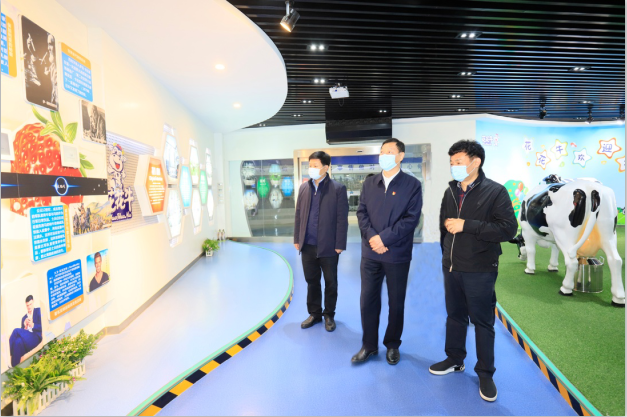 河南省委農(nóng)辦主任、農(nóng)業(yè)農(nóng)村廳廳長申延平一行調(diào)研河南花花牛乳業(yè)集團