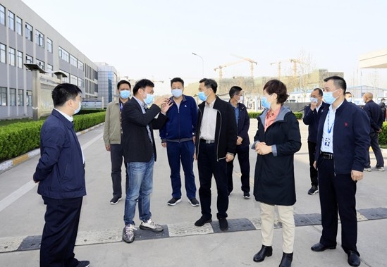 鄭州市人大副主任孫黎、市政府副市長李喜安一行 蒞臨花花牛開展“三送一強”活動