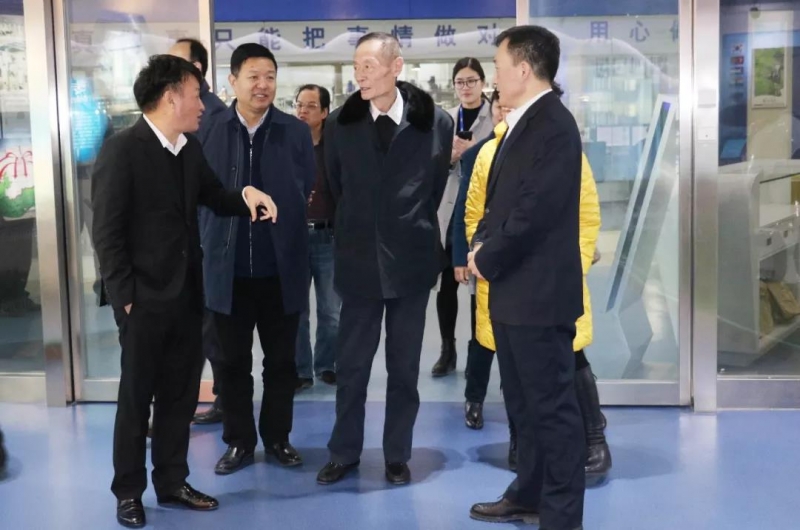 中國奶業(yè)協(xié)會(huì)高鴻賓會(huì)長蒞臨花花牛指導(dǎo)工作